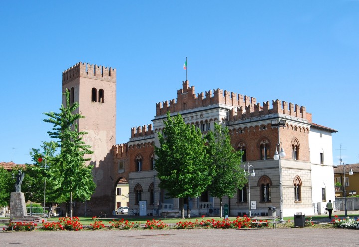 Marmirolo-Torre_e_Municipio